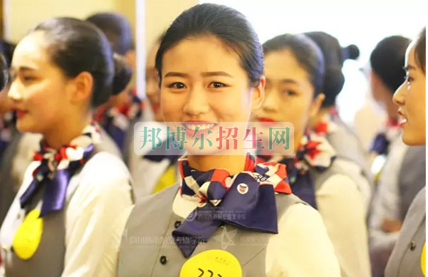成都航空旅游職業(yè)學(xué)校開啟新學(xué)期首場(chǎng)招聘，場(chǎng)面火爆美女如云