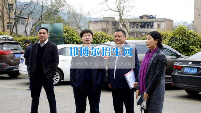 區(qū)委常委、宣傳部長邱躍峰一行視察南充市建華職業(yè)中學