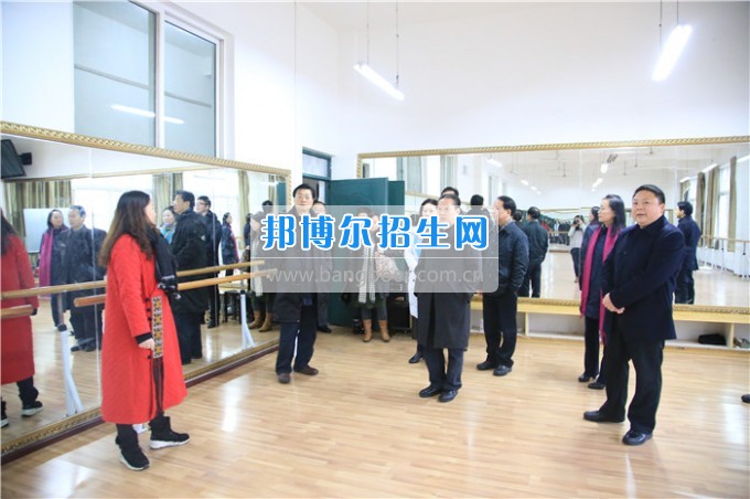 四川音樂學(xué)院黨委書記、院長林戈爾教授一行到川北幼兒師范高等?？茖W(xué)校考察