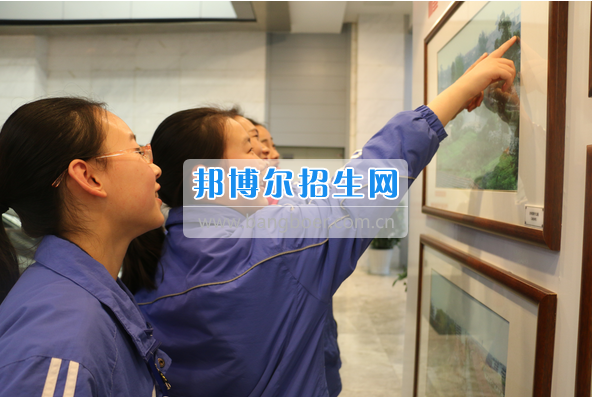 成都市洞子口職業(yè)高級中學(xué)舉行“成都，因我更美麗”主題開學(xué)典禮
