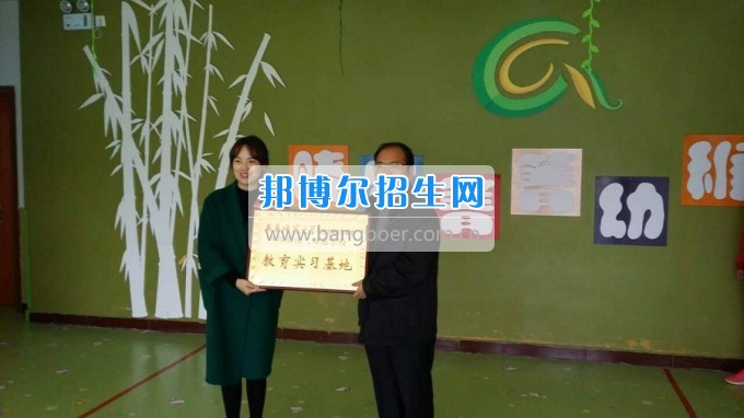 南充師范學(xué)校蔡禮儒校長赴高坪、嘉陵參加實(shí)習(xí)就業(yè)基地掛牌并看望實(shí)習(xí)生