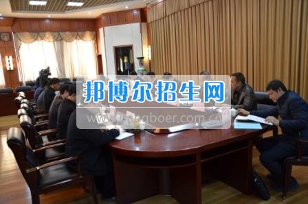 州委、州政府主要領(lǐng)導調(diào)研大理衛(wèi)校整體搬遷建設(shè)工作  2月10日下午，州委書記陳堅和州委副書記、州長楊健等領(lǐng)導蒞臨大理衛(wèi)校(大理護理職業(yè)學院)海東新校區(qū)，對學校整體搬遷項目建設(shè)情況進行實地調(diào)研，并在龍山國際會議中心主持召開推進大理衛(wèi)校(大理護理職業(yè)學院)整體搬遷建設(shè)專題會議。楊泓濤校長代表學校匯報了學校的工作情況，海開委、州衛(wèi)計委、州教育局、州財政局、州發(fā)改委、州委編辦、州人社局、州審計局等部門領(lǐng)導對大理衛(wèi)校(大理護理職業(yè)學院)整體搬遷建設(shè)情況進行了匯報說明。   會上,陳堅書記強調(diào),各主管部門要站在促進全州教育、衛(wèi)生事業(yè)發(fā)展的高度，加強協(xié)調(diào)聯(lián)動,幫助解決大理衛(wèi)校整體搬遷工作推進上的瓶頸問題,以高標準、嚴要求組織驗收和掃尾工作，保證施工安全、建筑安全及搬遷后的校園安全。楊健州長重申了實現(xiàn)整體搬遷的意義，并要求學校要在升格組建大理護理職業(yè)學院的同時，保留大理衛(wèi)校的牌子和教學優(yōu)勢，不斷提高辦學質(zhì)量，擴大辦學規(guī)模，為全州衛(wèi)生事業(yè)發(fā)展輸送更多優(yōu)質(zhì)人才。   此次調(diào)研和座談會充分體現(xiàn)了州委、州政府對于學校整體搬遷建設(shè)的高度重視，也為學校發(fā)展指明了方向。學校領(lǐng)導對州委、州政府長期以來對學校的關(guān)心和支持致以衷心的感謝，并表示將按照會議的相關(guān)要求，抓實各項搬遷準備工作，確保按時完成搬遷辦學。多措并舉做好資金籌措和師資隊伍建設(shè)，齊心協(xié)力將大理衛(wèi)校(大理護理職業(yè)學院)打造成為一所具有特色的一流高等護理職業(yè)院校。