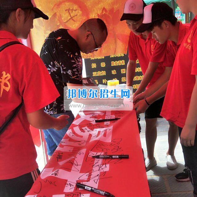 貴州大學科技學院暑期社會實踐服務團好花紅分隊深入九門村、金田村、好花紅村開展禁毒防艾宣傳