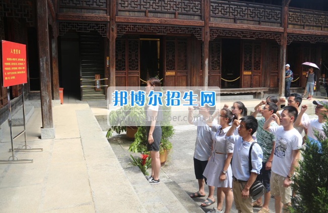 黔南民族醫(yī)學(xué)高等?？茖W(xué)校開展踐行“兩學(xué)一做”做到“知行合一”學(xué)習(xí)