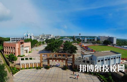 重慶青山工業(yè)技工學(xué)校2020年報名條件、招生要求、招生對象