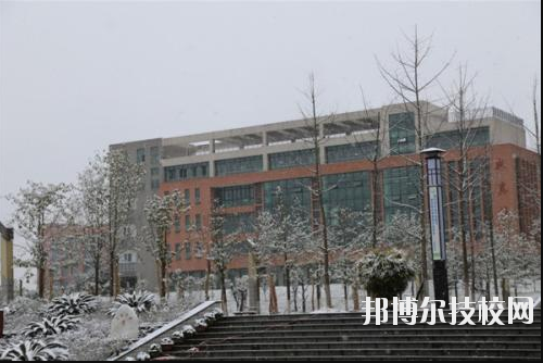 重慶榮昌職業(yè)教育中心2020年報名條件、招生要求、招生對象