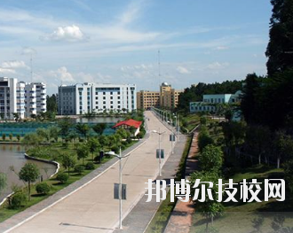 重慶益民技工學(xué)校2020年報名條件、招生要求、招生對象