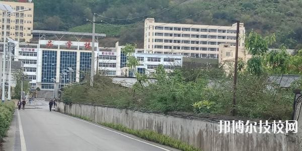 興義中等職業(yè)學(xué)校2020年報(bào)名條件、招生要求、招生對(duì)象