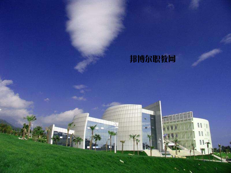 來鳳中等職業(yè)技術(shù)學(xué)校2020年報名條件、招生要求、招生對象