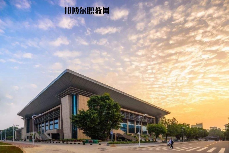 咸寧生物機電工程學(xué)校2020年報名條件、招生要求、招生對象