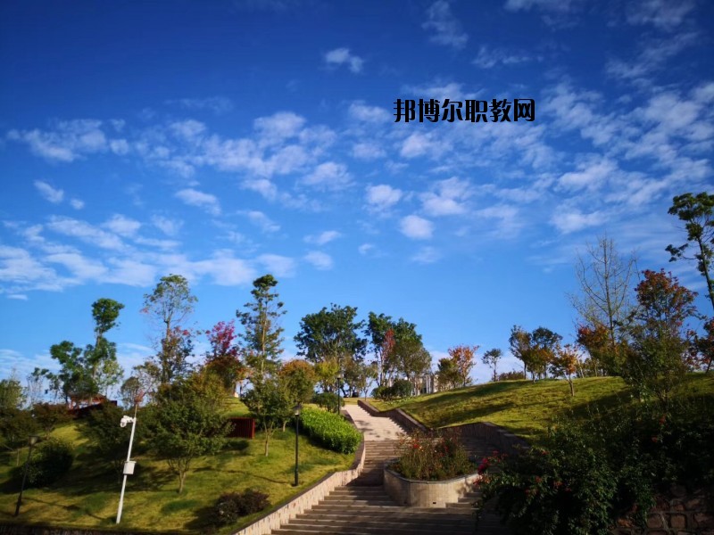 成都市工業(yè)職業(yè)技術學校2020年報名條件、招生要求、招生對象