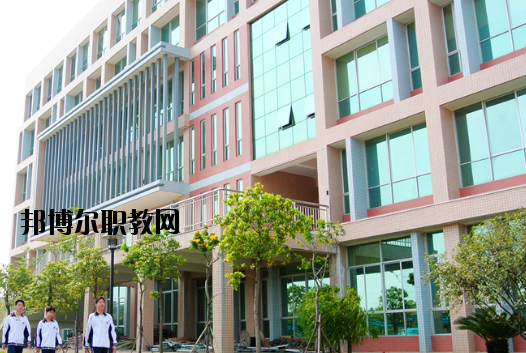 東莞信息技術(shù)學(xué)校2020年報(bào)名條件、招生要求、招生對(duì)象