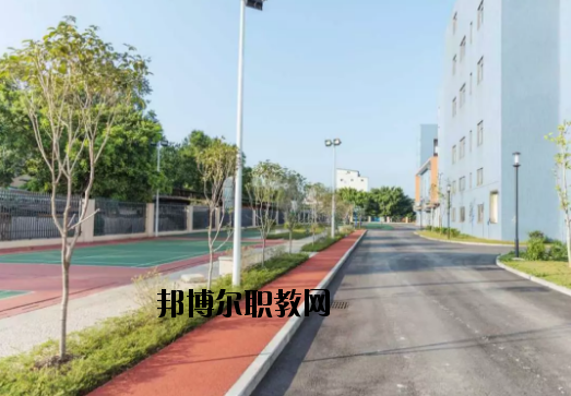 廣東華文航空藝術(shù)職業(yè)學(xué)校2020年報(bào)名條件、招生要求、招生對(duì)象