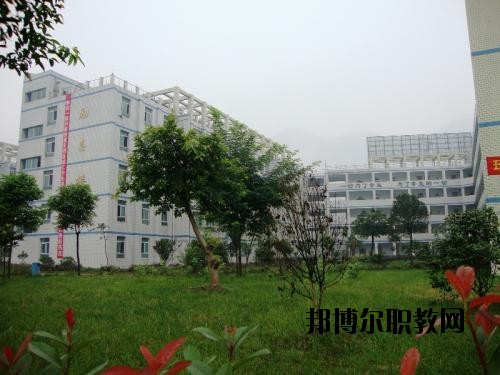 四川筠連職業(yè)技術(shù)學(xué)校2020年報名條件、招生要求、招生對象