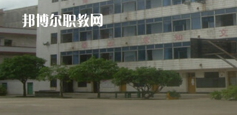 玉林市嶺南工業(yè)學(xué)校2020年報名條件、招生要求、招生對象