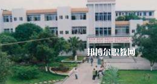 柳州市衛(wèi)生學(xué)校2020年報(bào)名條件、招生要求、招生對(duì)象 