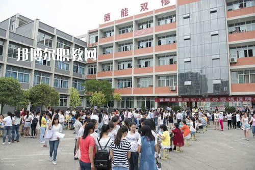 富順縣福源灝職業(yè)中學2020年報名條件、招生要求、招生對象