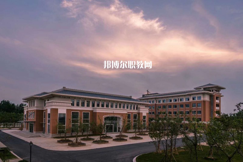 四川2021年讀中專學(xué)?？梢钥即髮W(xué)嗎