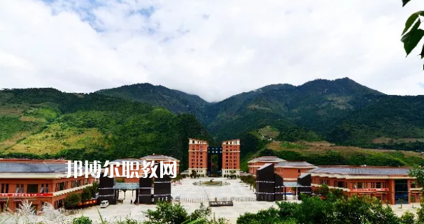 迪慶州民族中等專業(yè)學(xué)校2021年報(bào)名條件、招生要求、招生對(duì)象