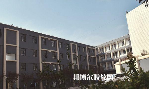 云南冶金高級(jí)技工學(xué)校2021年宿報(bào)名條件、招生要求、招生對(duì)象