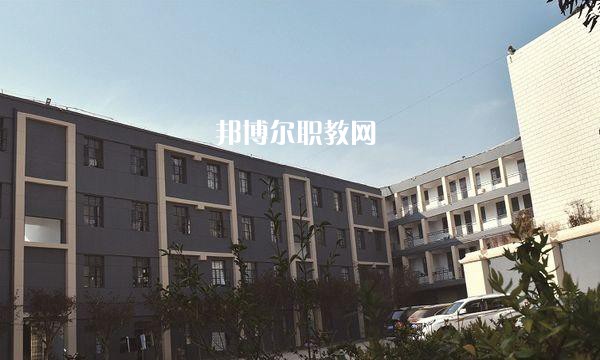 云南冶金高級技工學(xué)校2021年學(xué)費。收費多少