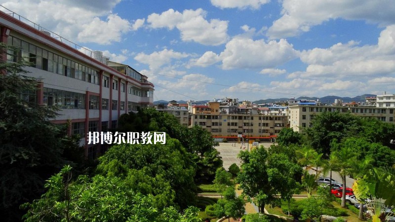 思茅衛(wèi)生學(xué)校2021年報(bào)名條件、招生要求、招生對象