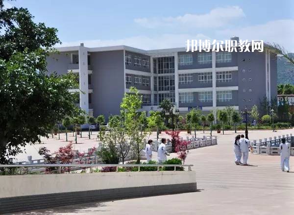 昆明旅游職業(yè)中學2021年學費、收費多少