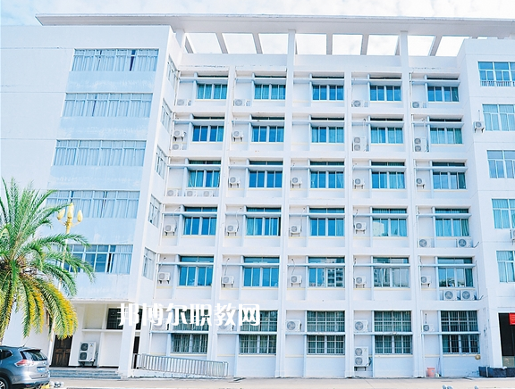 海南農(nóng)墾衛(wèi)生學校2021年學費、收費多少