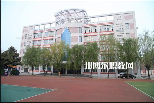 重慶輕工業(yè)技工學(xué)校2022年學(xué)費(fèi)、收費(fèi)多少 