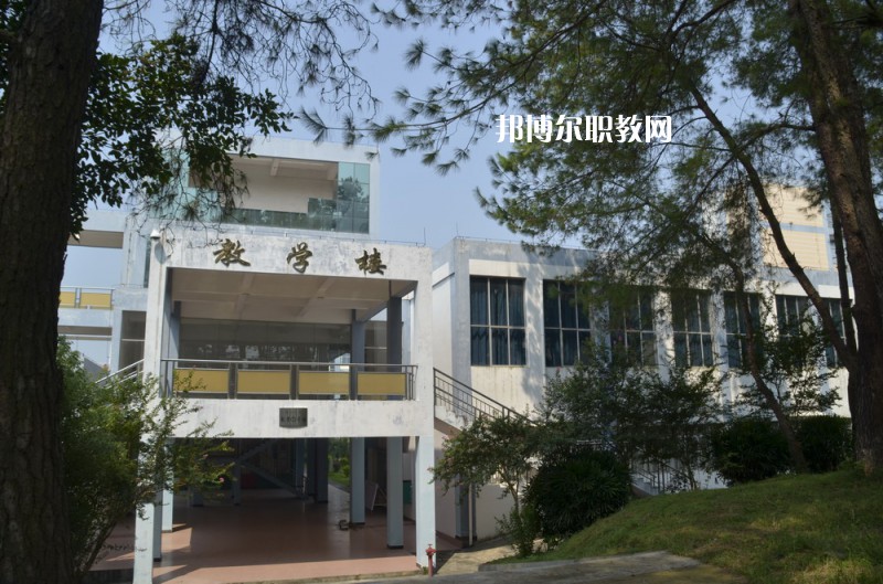 重慶第三衛(wèi)生學(xué)校2022年報(bào)名條件、招生要求、招生對象 