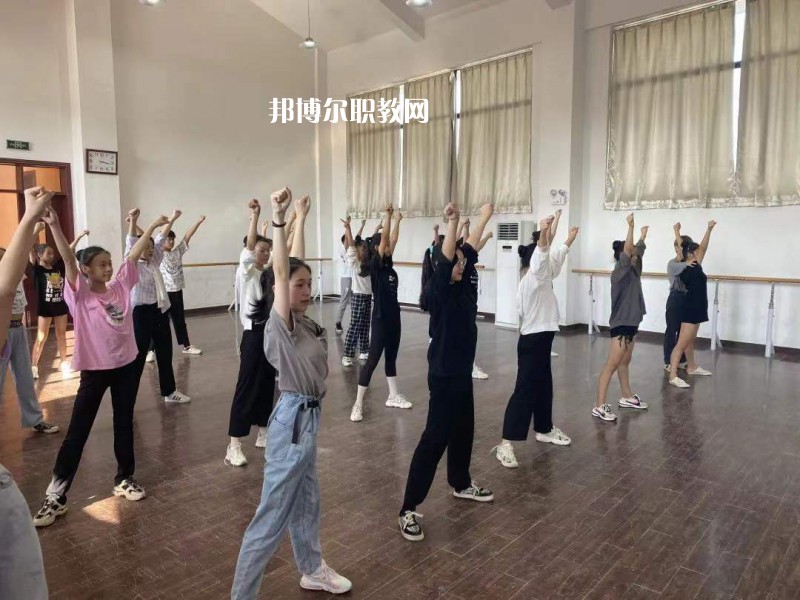 無錫文化藝術(shù)學(xué)校2022年報名條件、招生要求、招生對象