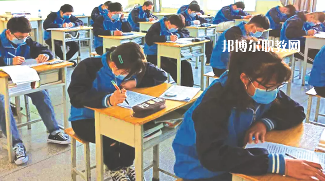 武威勞動(dòng)服務(wù)技工學(xué)校2022年學(xué)費(fèi)、收費(fèi)多少