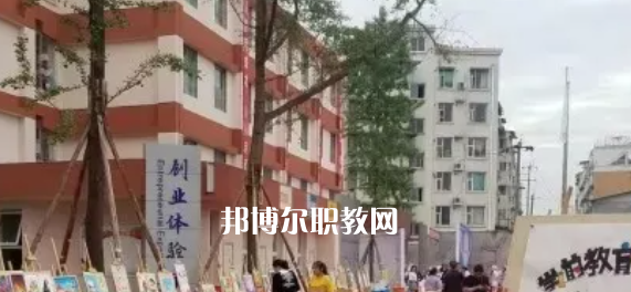 天府成人中等專業(yè)學(xué)校2022年學(xué)費(fèi)、收費(fèi)多少