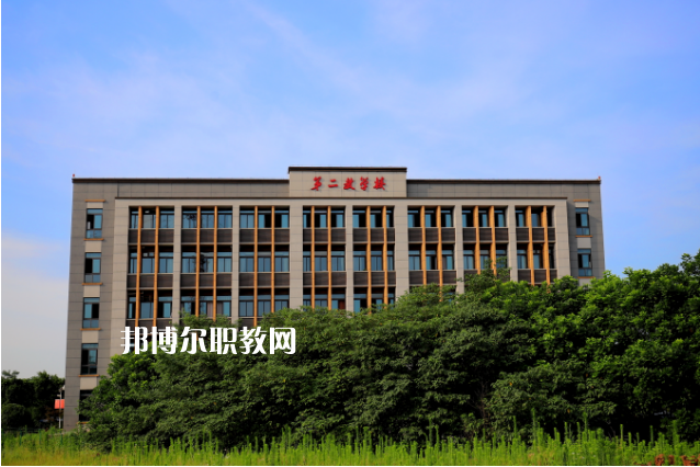 重慶工貿(mào)高級(jí)技工學(xué)校2022年報(bào)名條件、招生要求、招生對(duì)象