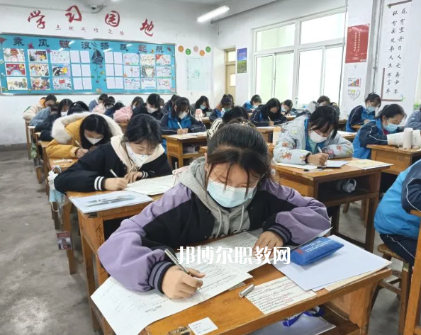 平?jīng)隼砉ぶ械葘I(yè)學(xué)校2022年報(bào)名條件、招生要求、招生對象