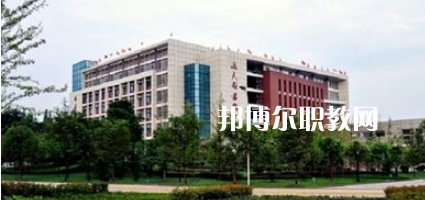 瀘州醫(yī)學(xué)院衛(wèi)生學(xué)校2022年學(xué)費(fèi)、收費(fèi)多少