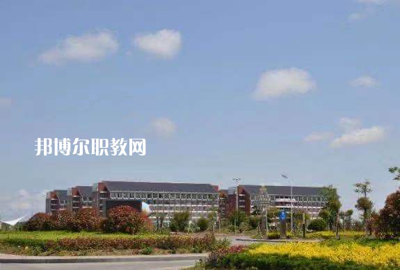 龍陵縣職業(yè)高級中學(xué)2022年報(bào)名條件、招生要求、招生對象