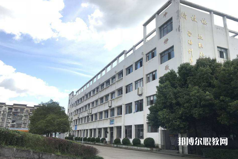 云南化工學(xué)校2022年學(xué)費(fèi)、收費(fèi)多少