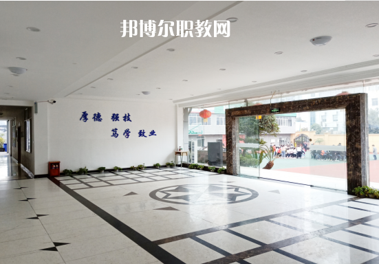 重慶機(jī)電技工學(xué)校2022年報名條件、招生要求、招生對象