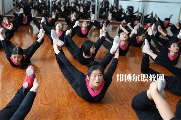 重慶榮昌職業(yè)教育中心2022年學(xué)費(fèi)、收費(fèi)多少