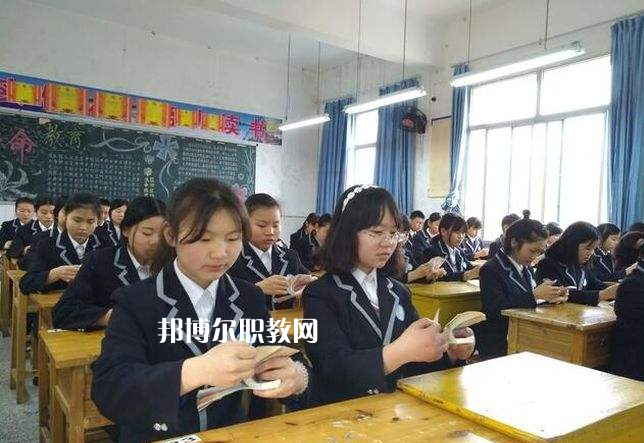 重慶墊江職業(yè)教育中心2022年報名條件、招生要求、招生對象
