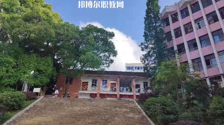 內(nèi)江宏昌職業(yè)技術學校2022年有哪些專業(yè)