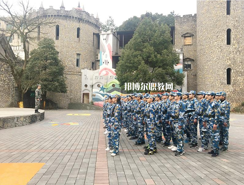 重慶渝中高級(jí)職業(yè)學(xué)校2022年學(xué)費(fèi)、收費(fèi)多少