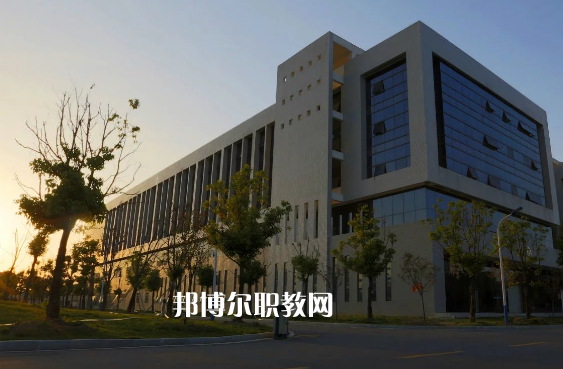 安徽阜陽技師學(xué)院2022年報名條件、招生要求、招生對象