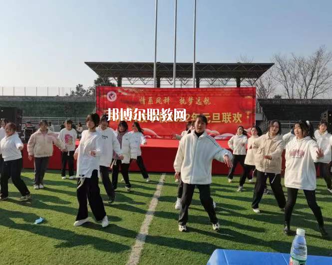 鳳陽科技學(xué)校2022年報名條件、招生要求、招生對象