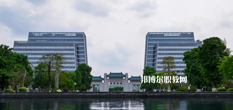 廣東華夏技工學(xué)校2022年報(bào)名條件、招生要求、招生對象