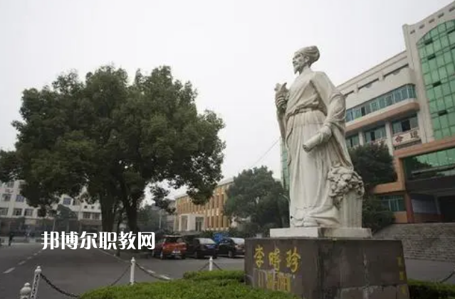昆明醫(yī)藥職業(yè)技術(shù)學(xué)校2022年報(bào)名條件、招生要求、招生對(duì)象