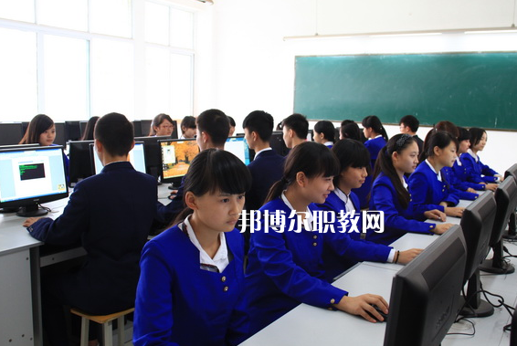 眉山華西航空旅游學(xué)校2022年報(bào)名條件、招生要求、招生對(duì)象