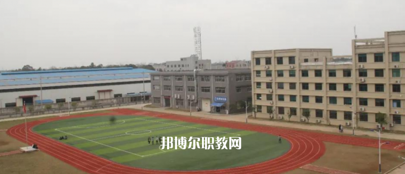 曲靖衛(wèi)生學(xué)校2022年報(bào)名條件、招生要求、招生對(duì)象