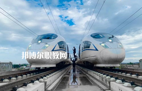 蘭州2022年軌道交通學(xué)校中專升大?？际裁? width=
